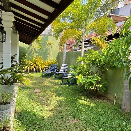 Shenys Beach Villa Negombo Extérieur photo