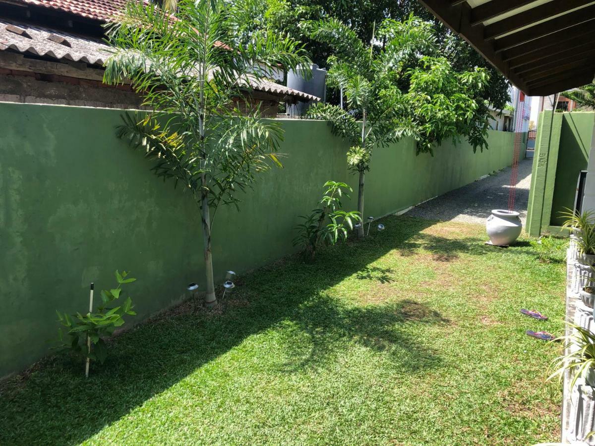 Shenys Beach Villa Negombo Extérieur photo